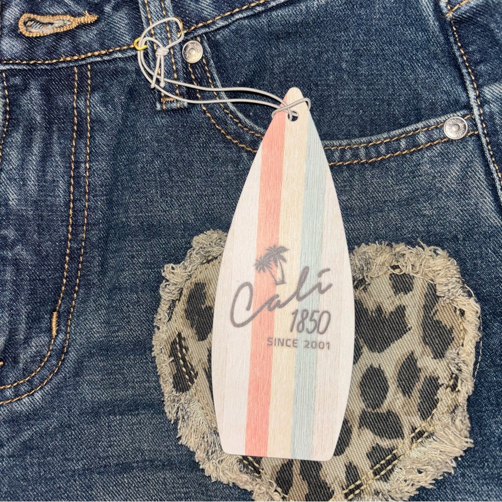 Cali1850 Jeans Straight Leg Leopard Heart Patch Mid Rise Dark Wash Size 9 - Picture 12 of 15
